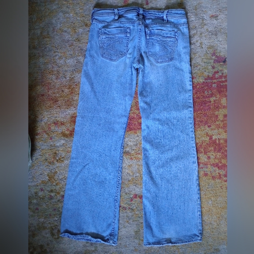 Silver Jeans - Picture 2 of 9